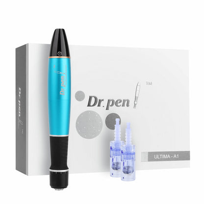 Dr. Pen Ultima A1 microneedling-pen in blue with two sterile needle heads and original packaging – professional microneedling-kit for skin rejuvenation.