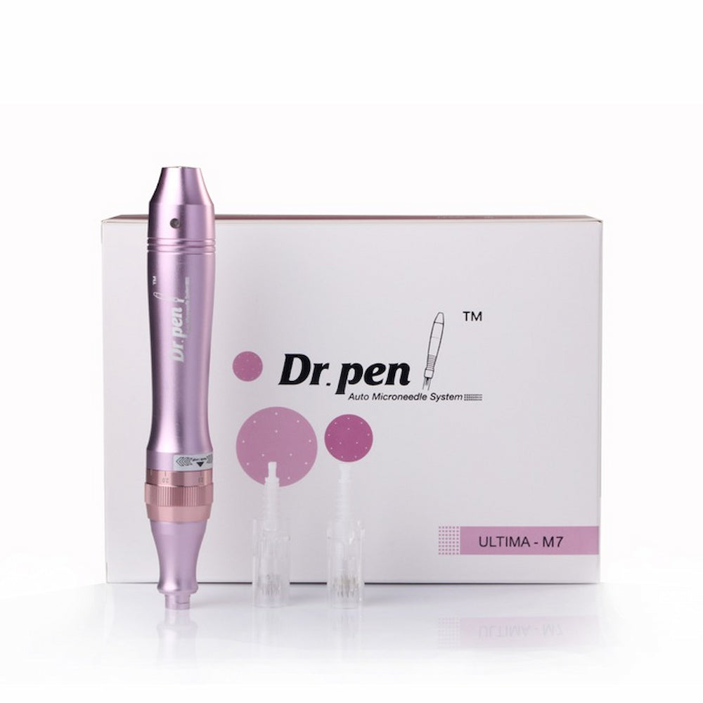 Pink Dr. Pen Ultima M7 microneedling-pen stands in front of a white product package, along with two transparent needle heads.
